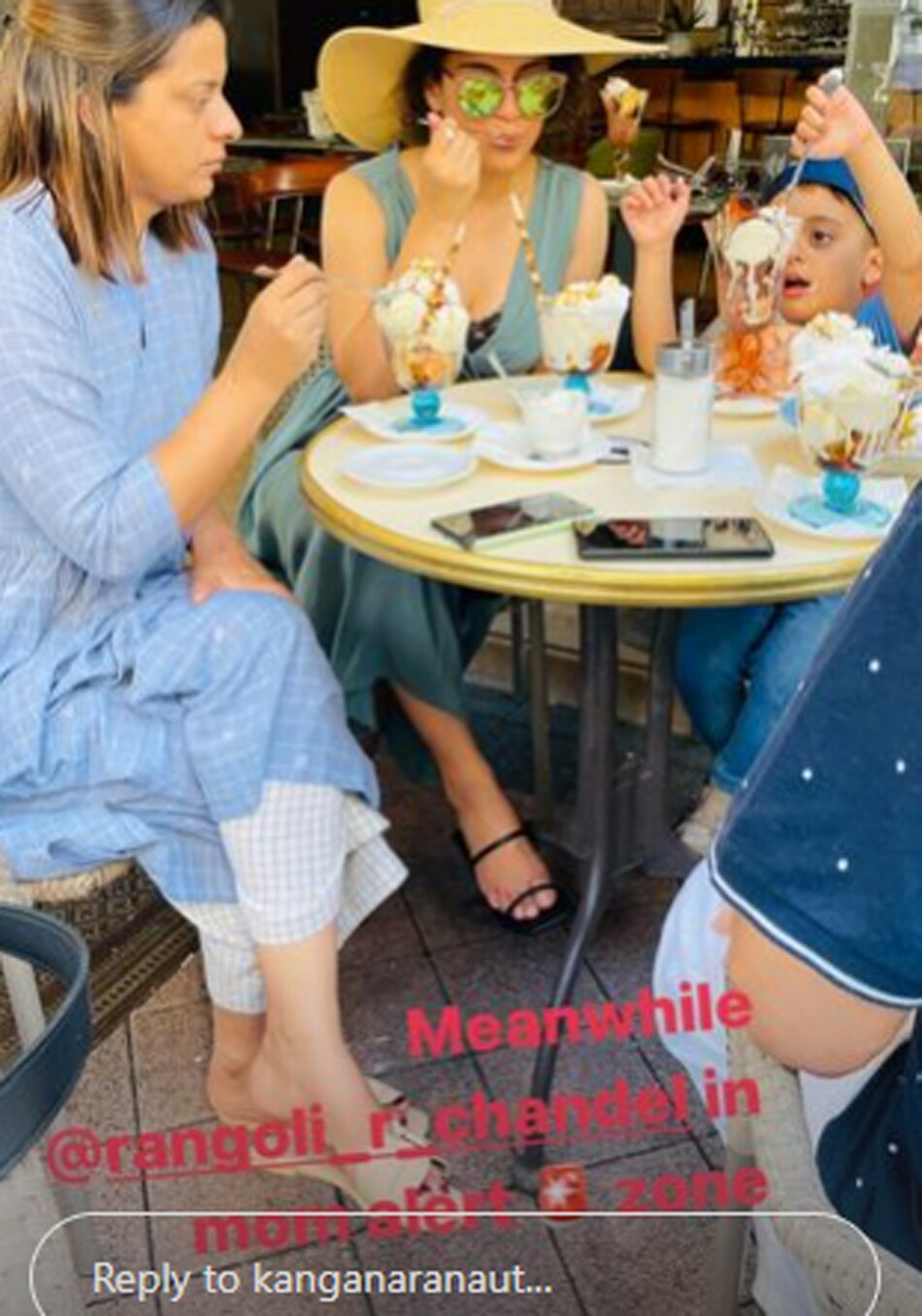  कंगना रनौत बहन और भांजे के साथ