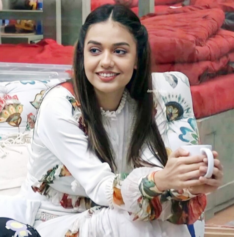 दिव्या अग्रवाल 