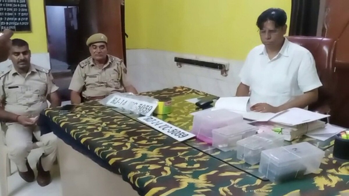 fake policemen arrested