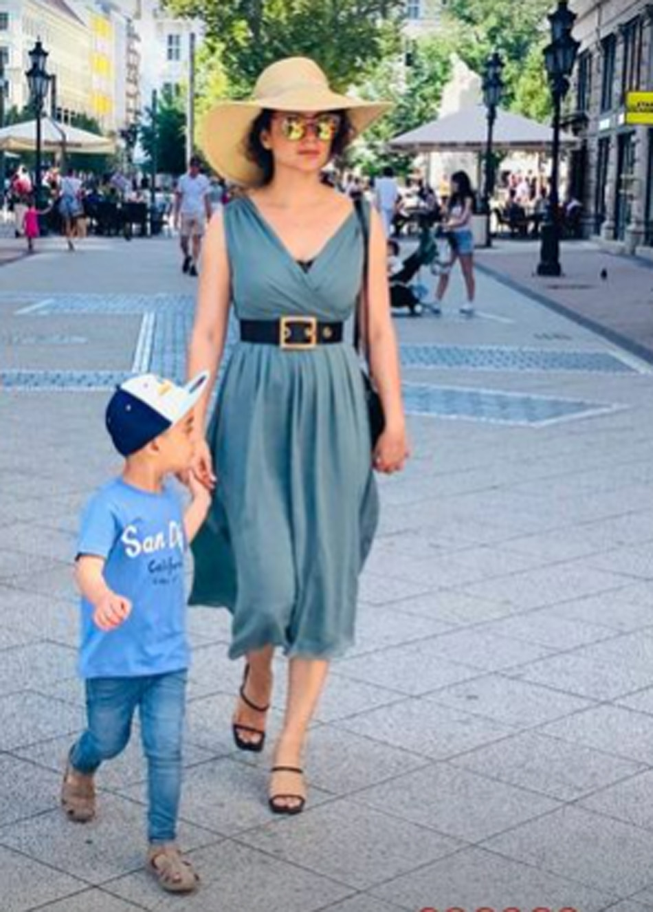  कंगना रनौत भांजे के साथ