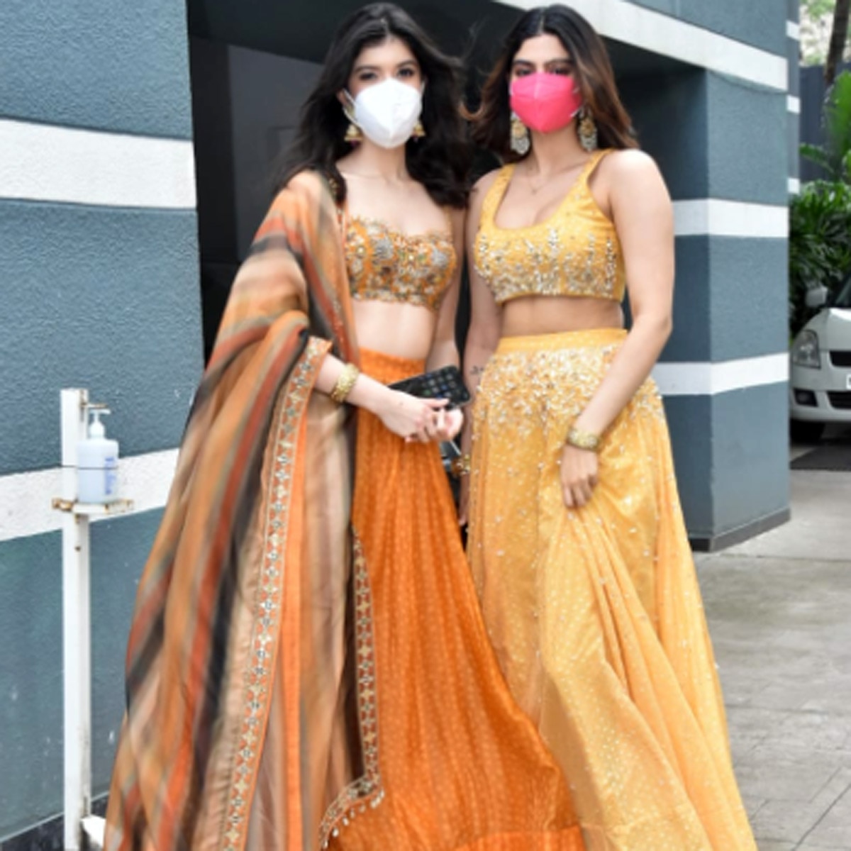 शनाया कपूर और खुशी कपूर