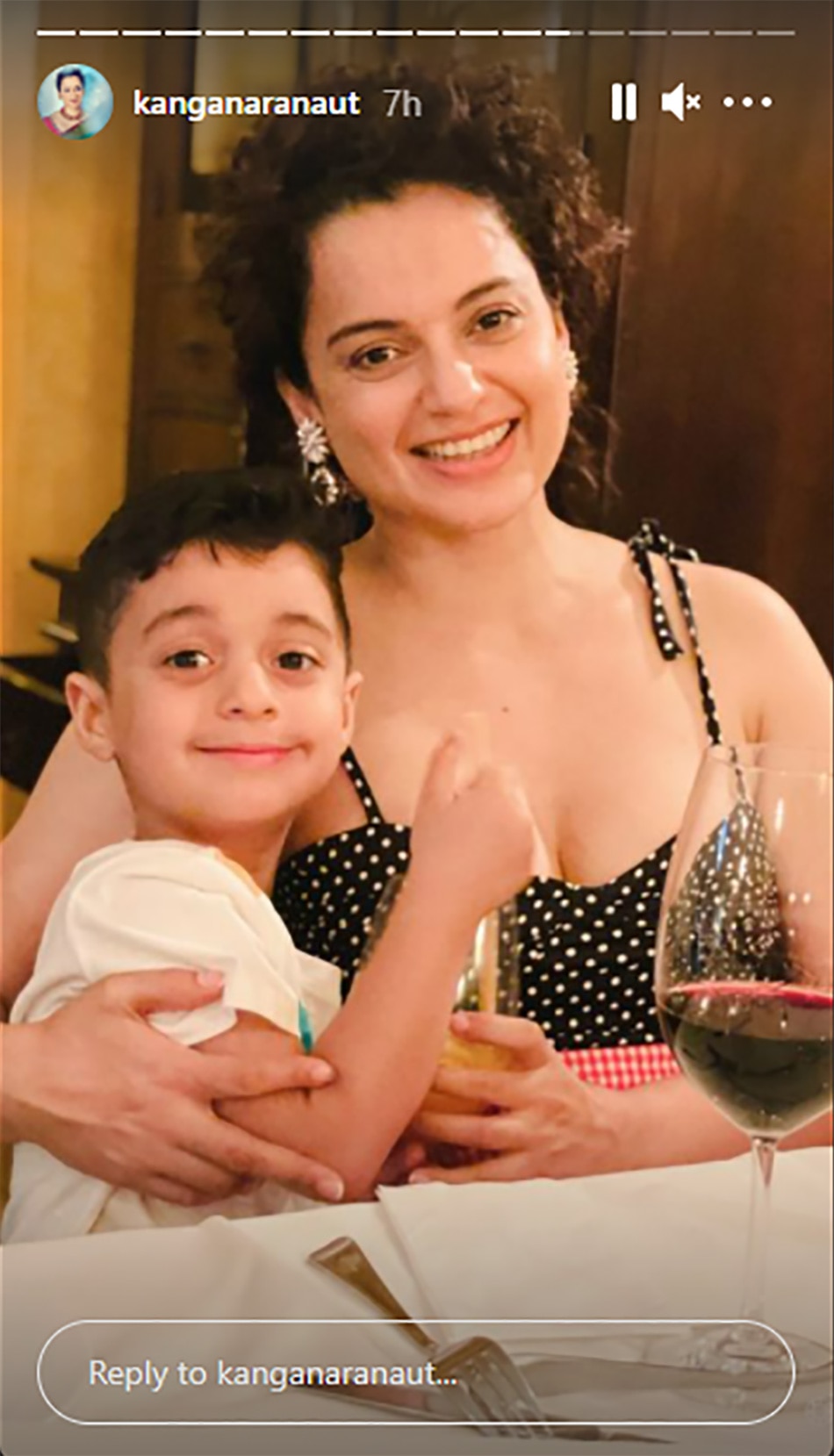 कंगना रनौत अपने भांजे के साथ