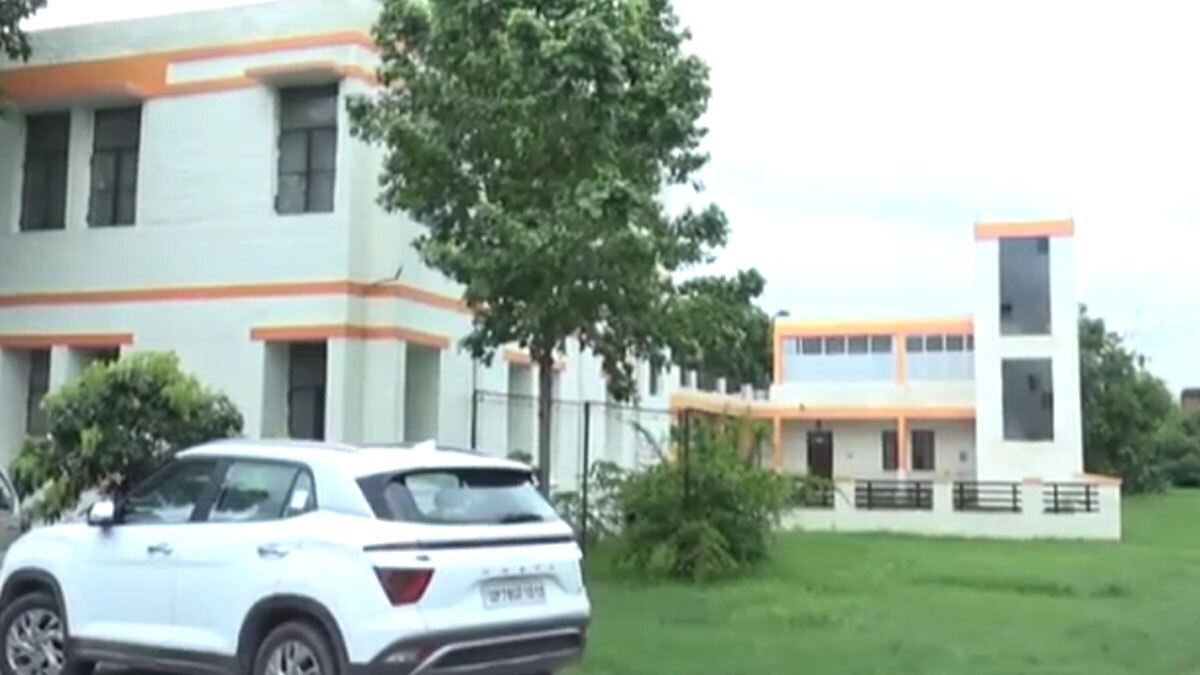 छात्रा का शोषण करने वाला प्रोफेसर बर्खास्त