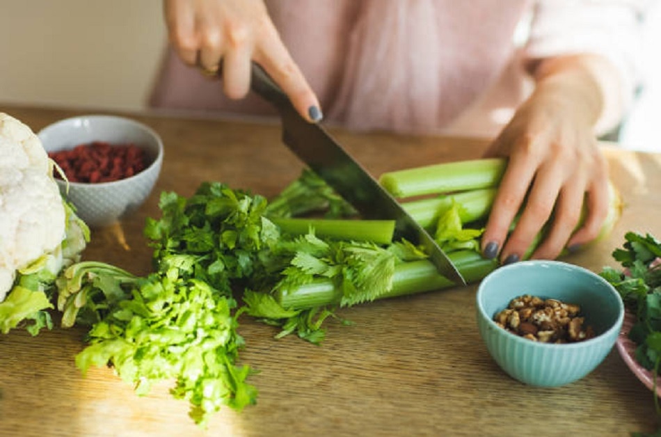 शरीर को ठंडा रखेंगी ये 10 चीजें