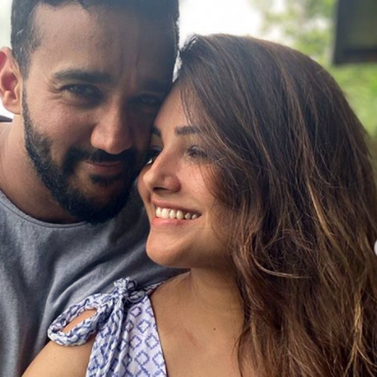 अनीता हसनंदानी पति के साथ 