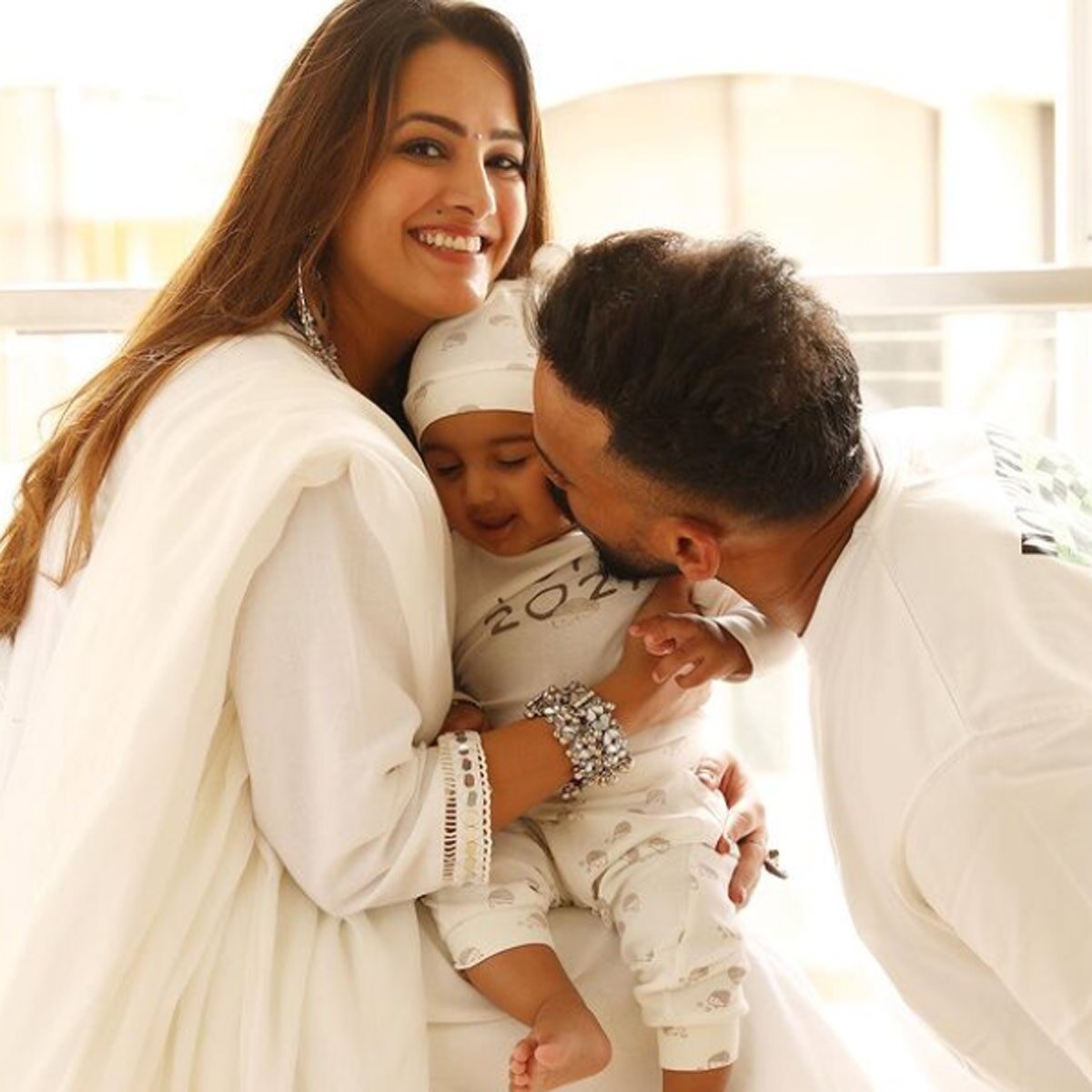 अनीता अपनी फैमिली के साथ 