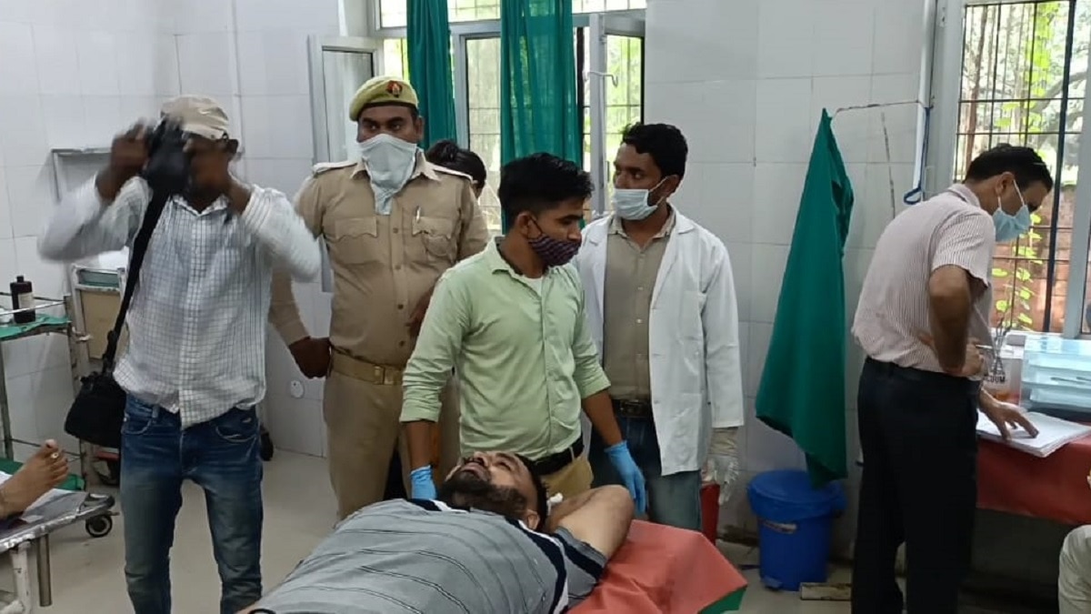 घायल बदमाशों से पूछताछ