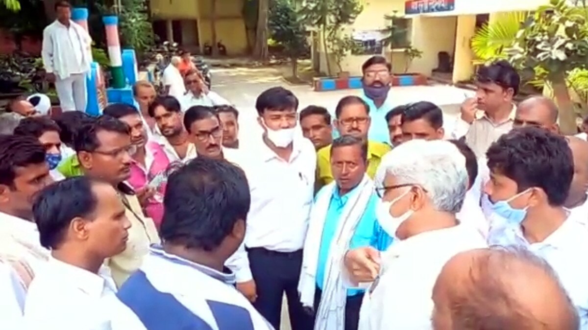 BJP Mandal President was beaten up by sub-inspector and constable