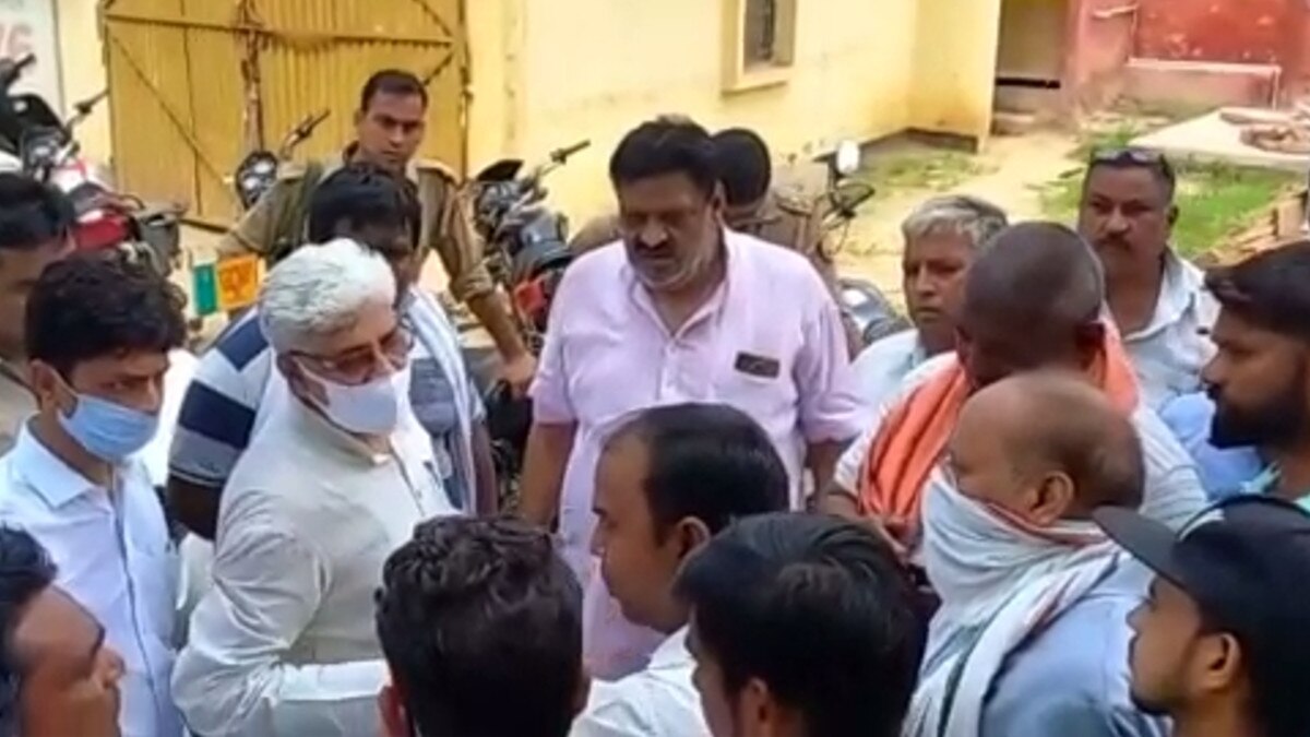 BJP Mandal President was beaten up by sub-inspector and constable