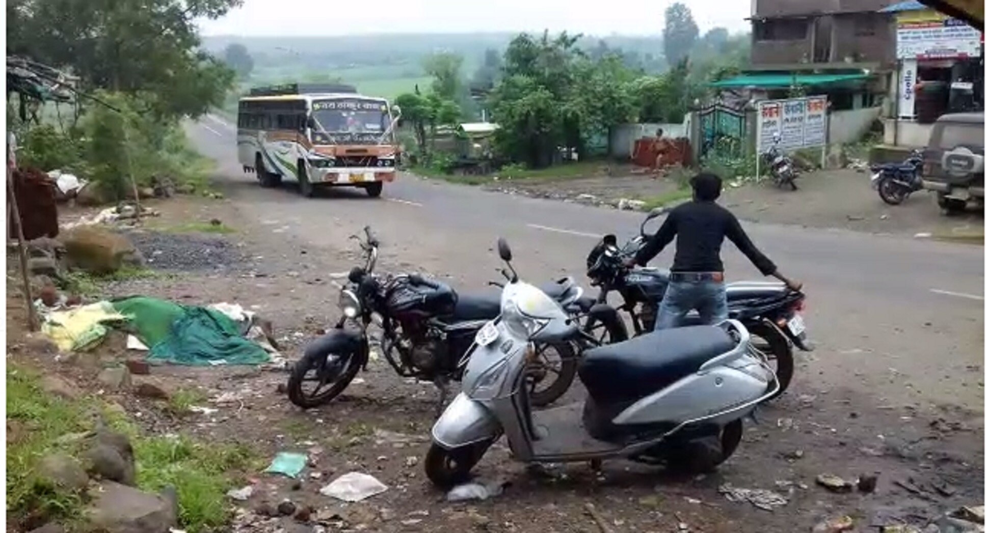 हादसे का शिकार हुई बस