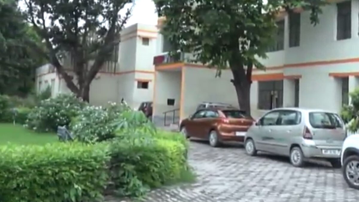 छात्रा का शोषण करने वाला प्रोफेसर बर्खास्त