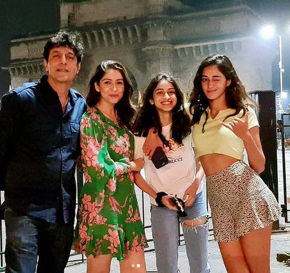 फैमिली संग चंकी पांडे