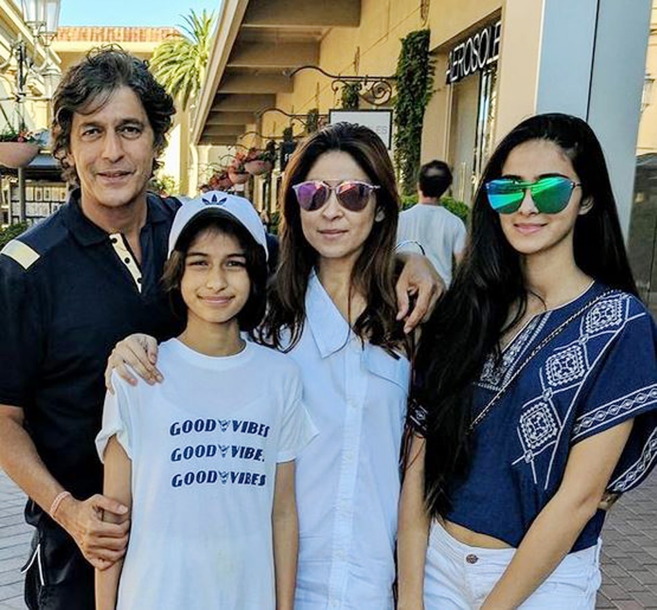 फैमिली संग चंकी पांडे