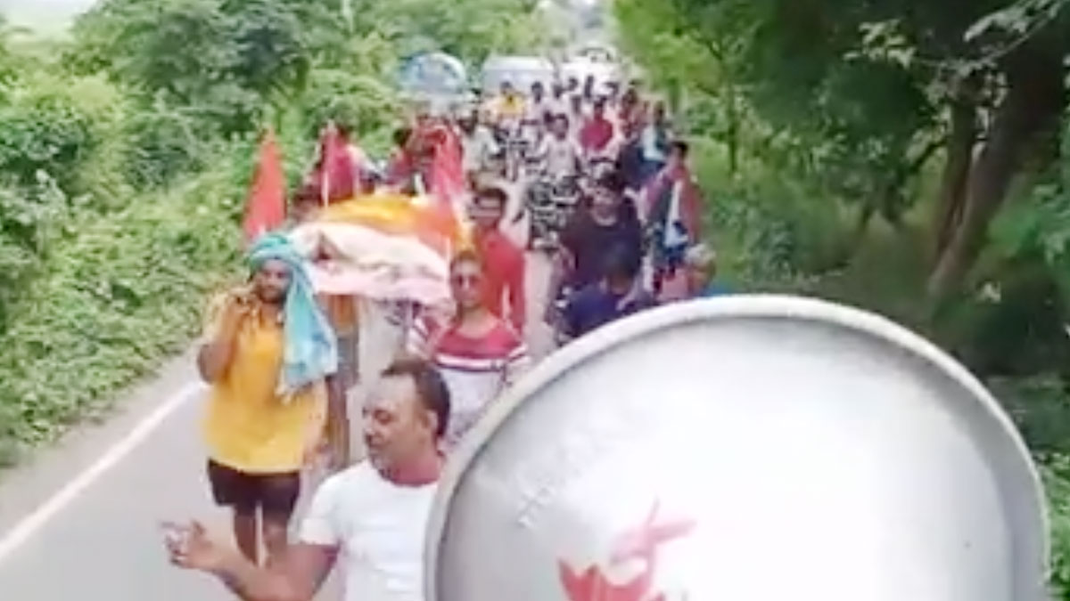  आर्केस्ट्रा डांसर के साथ निकली शव यात्रा