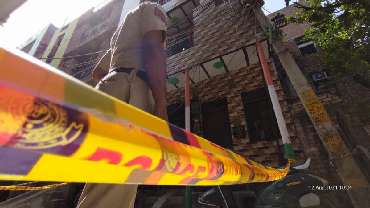 पुलिस की गोली से घायल