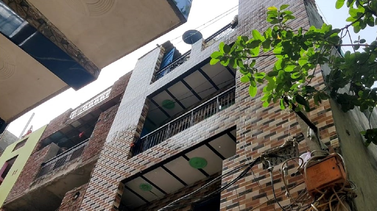 इमारत में बदमाश