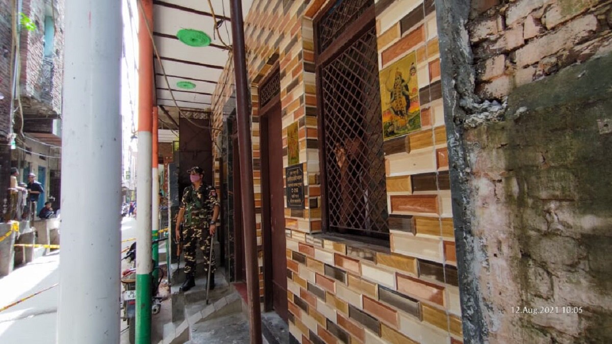 पुलिस बल तैनात