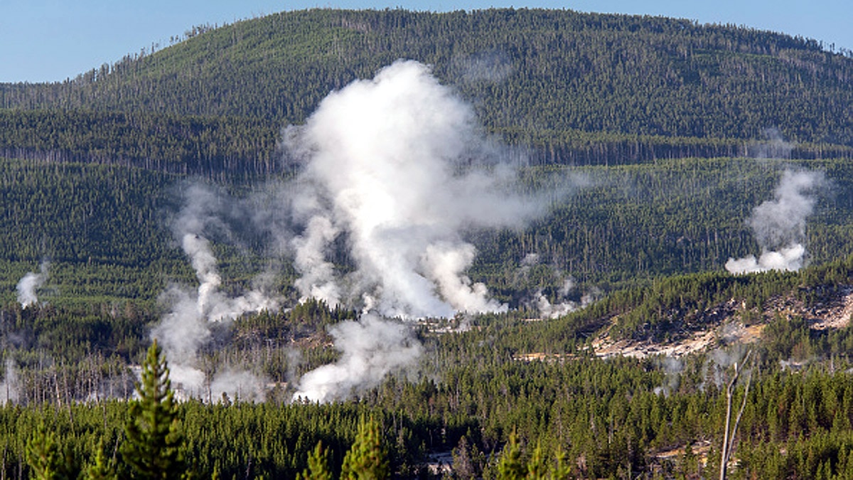 1100 Earthquakes Yellowstone Park