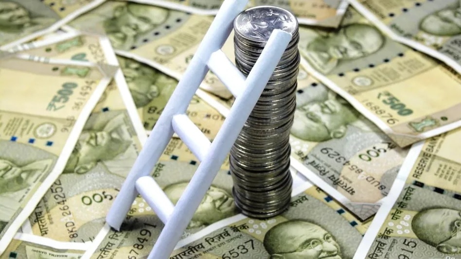 इकोनॉमी की गाड़ी पटरी पर 