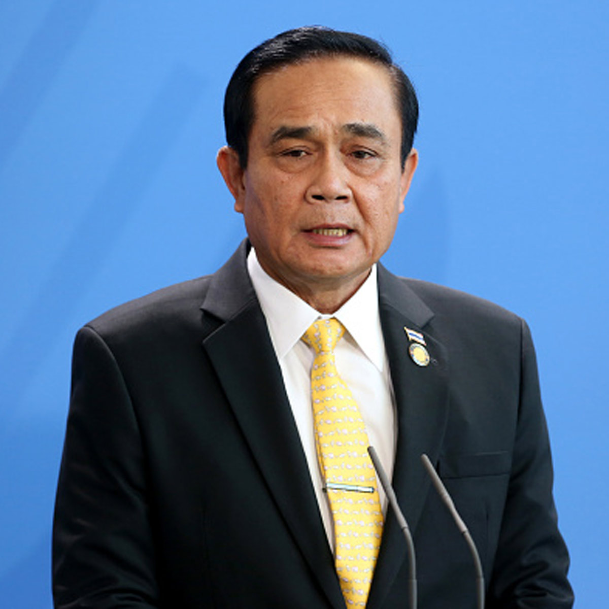 politician wants to fight PM