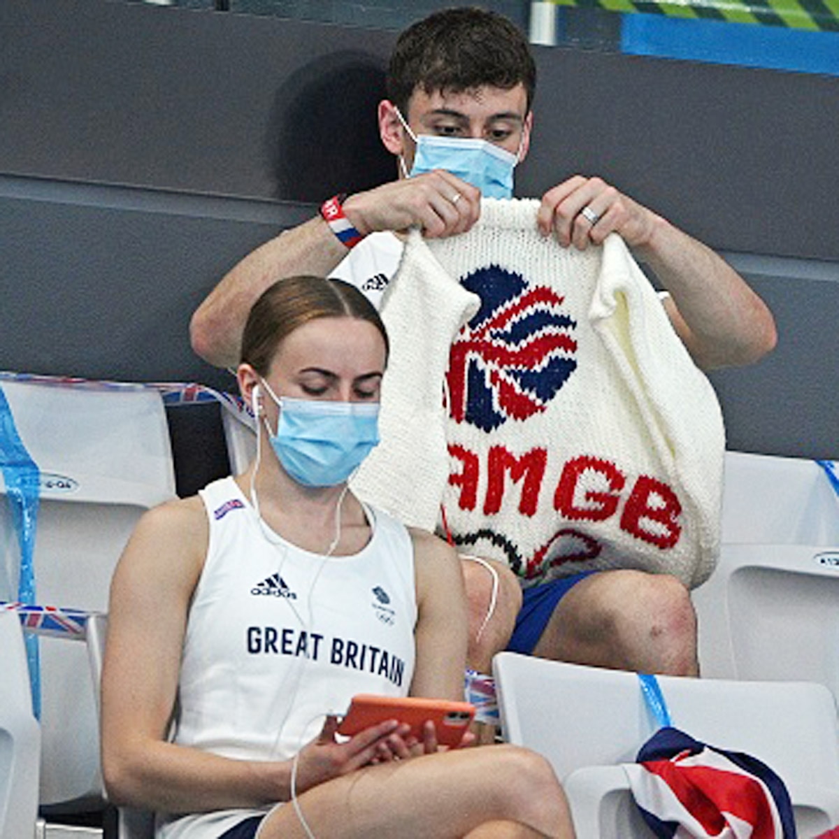 Tom Daley knitting 