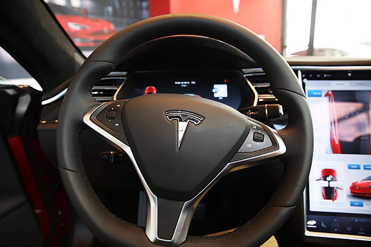Tesla Autopilot Mode