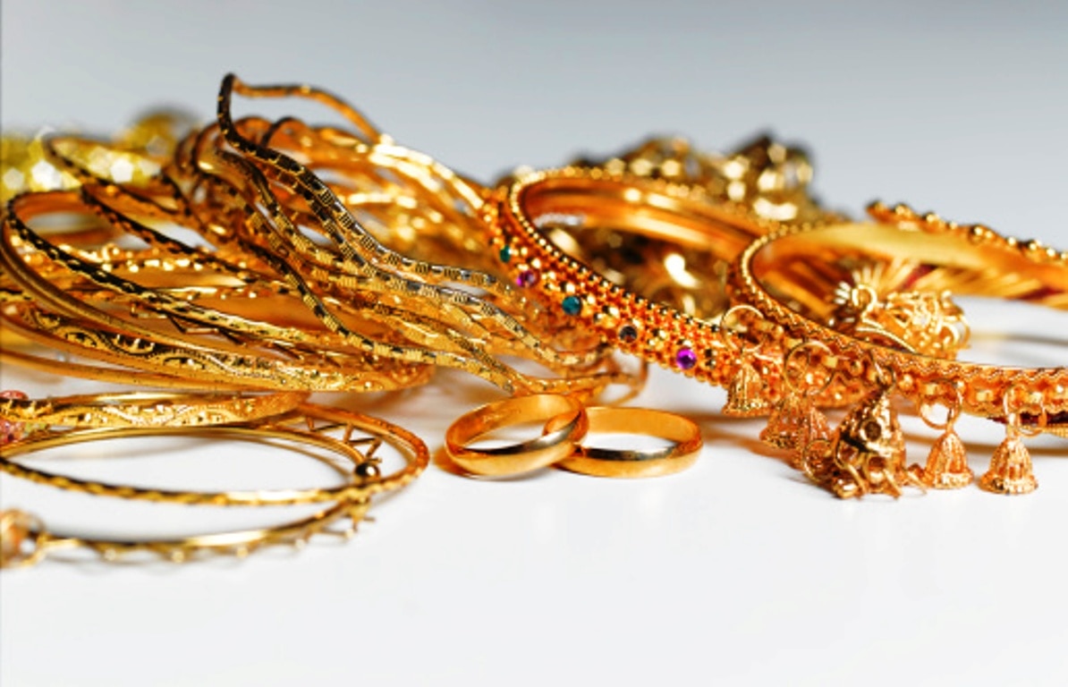 गोल्ड के रेट में काफी कमी आई है