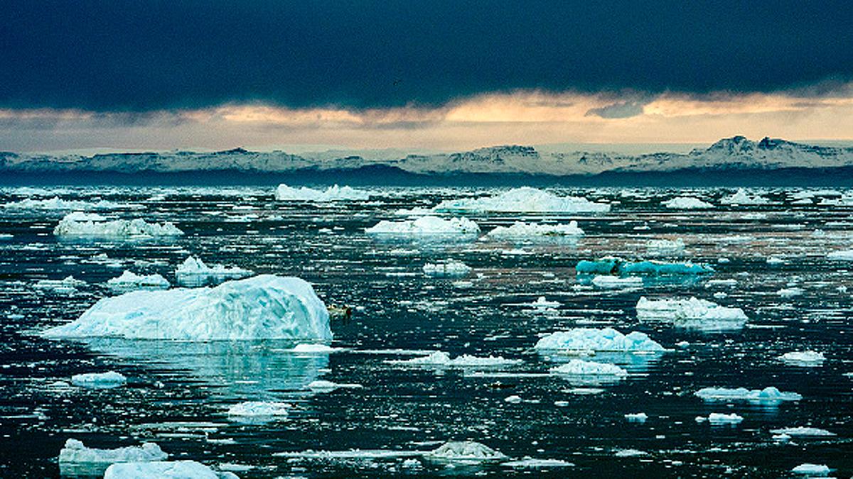 First Time Rain Falls on Greenland Summit