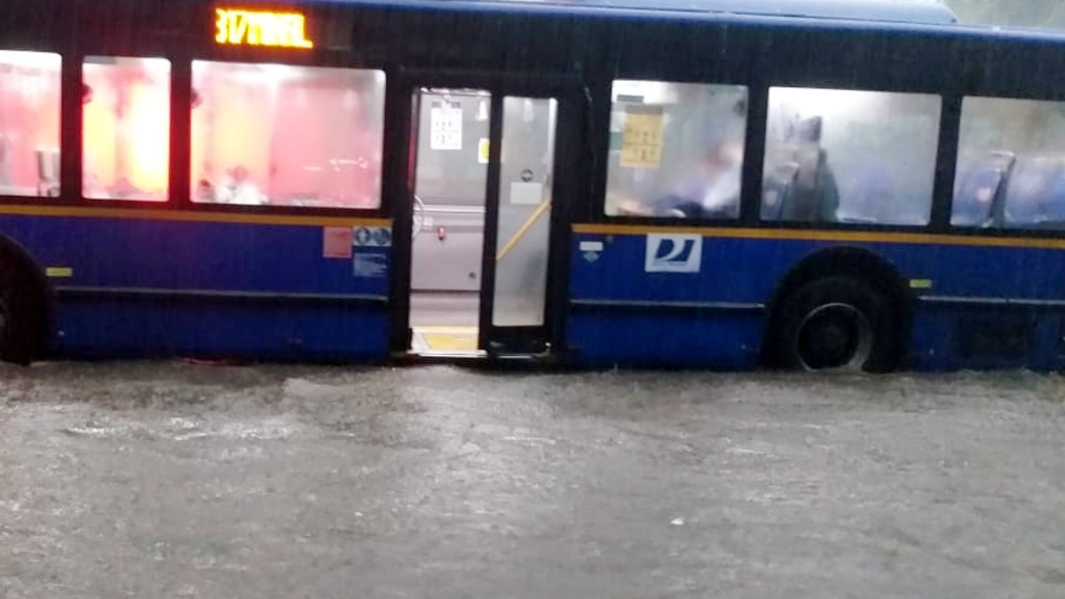 Delhi weather rainfall thunderstorm waterlogged