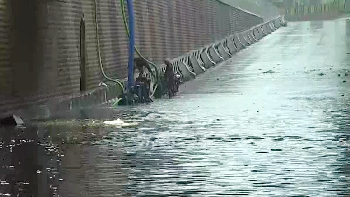 Delhi weather rainfall thunderstorm waterlogged