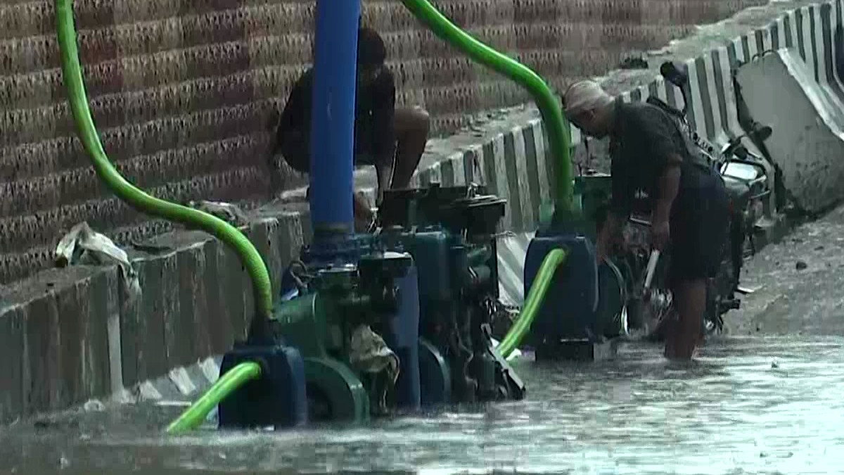 Delhi weather rainfall thunderstorm waterlogged