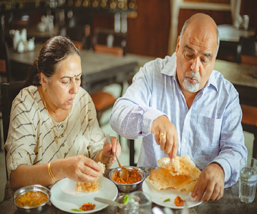 ईटिंग आउट बढ़ने से फूड डिलीवरी का चलन घटा