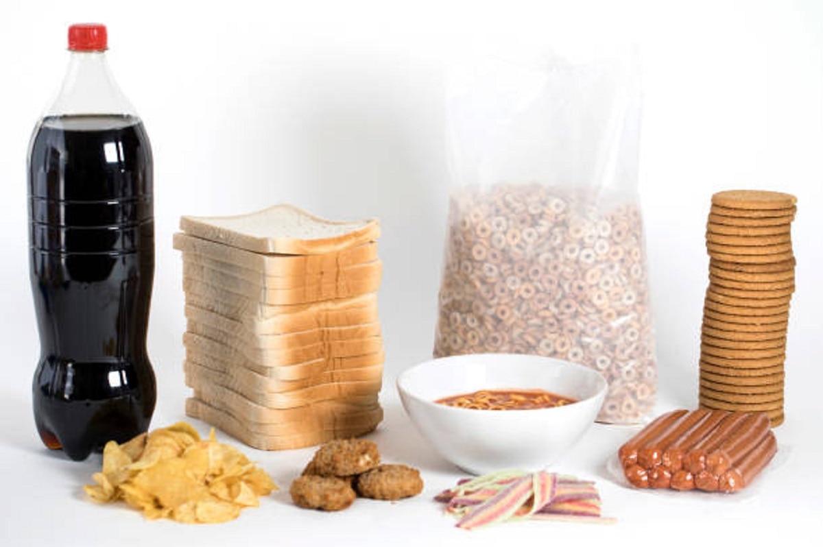 खांसी में ये 8 चीजें खाने की न करें गलती