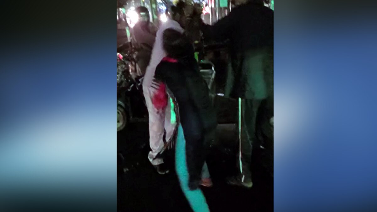 Kanpur eve teaser thrashed by woman viral video 