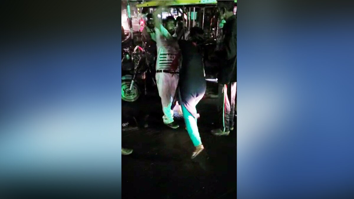 Kanpur eve teaser thrashed by woman viral video 