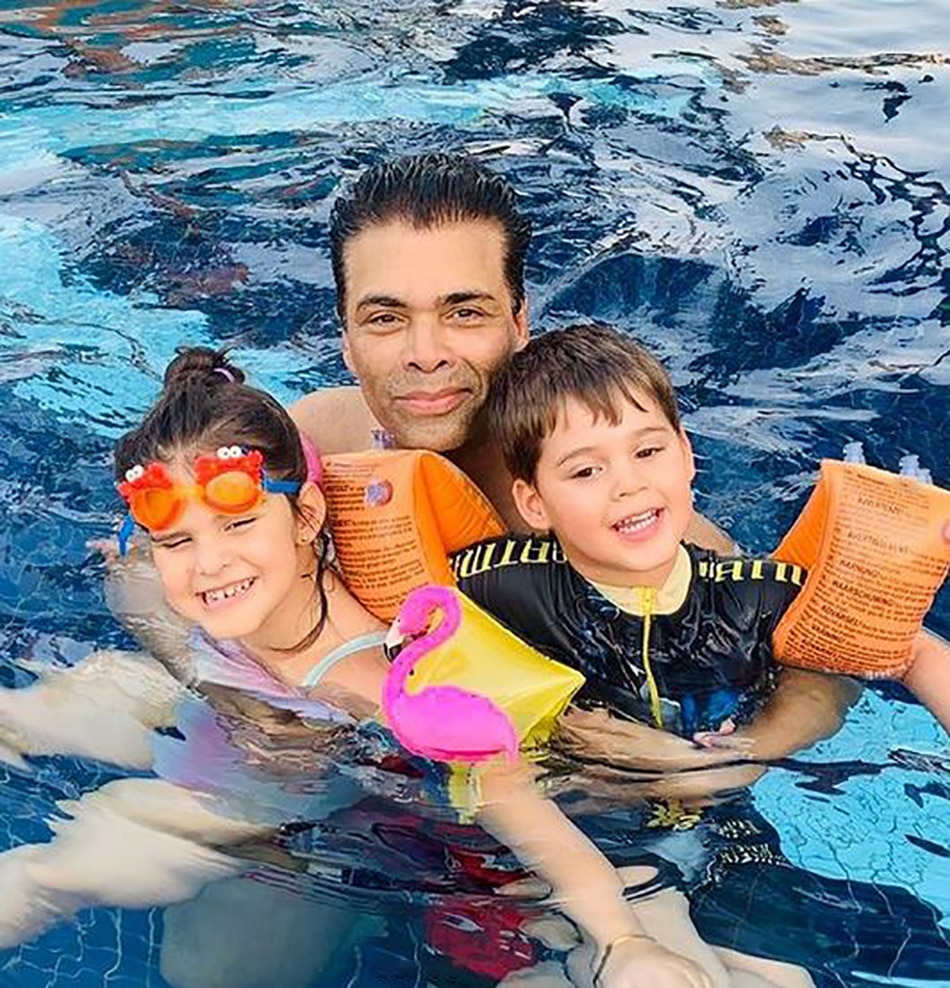 बच्चों संग करण जौहर