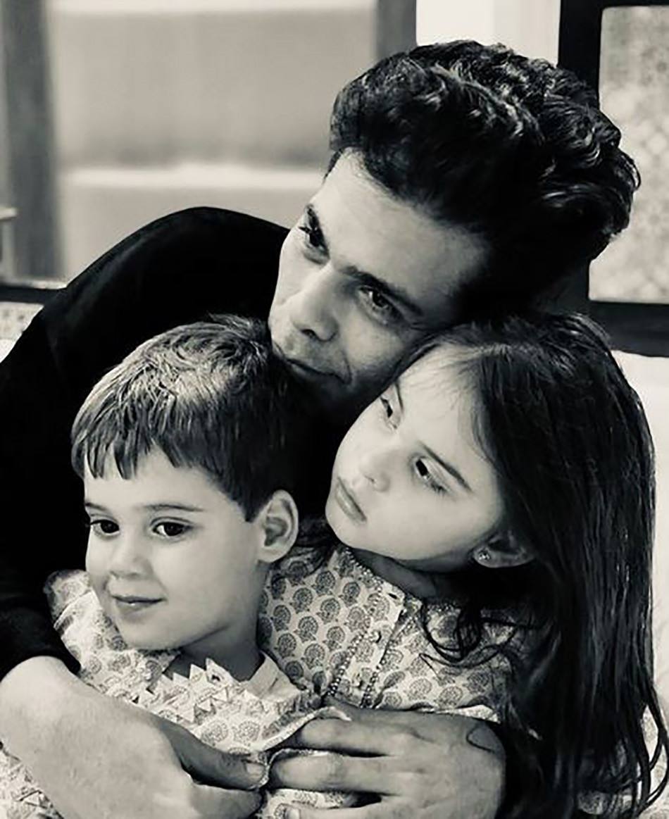 बच्चों संग करण जौहर