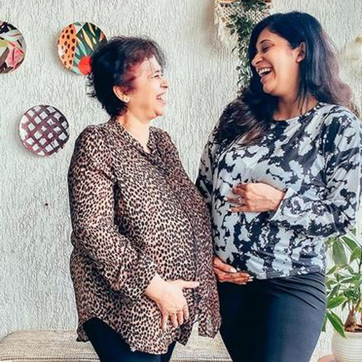 मां संग किश्वर मर्चेंट