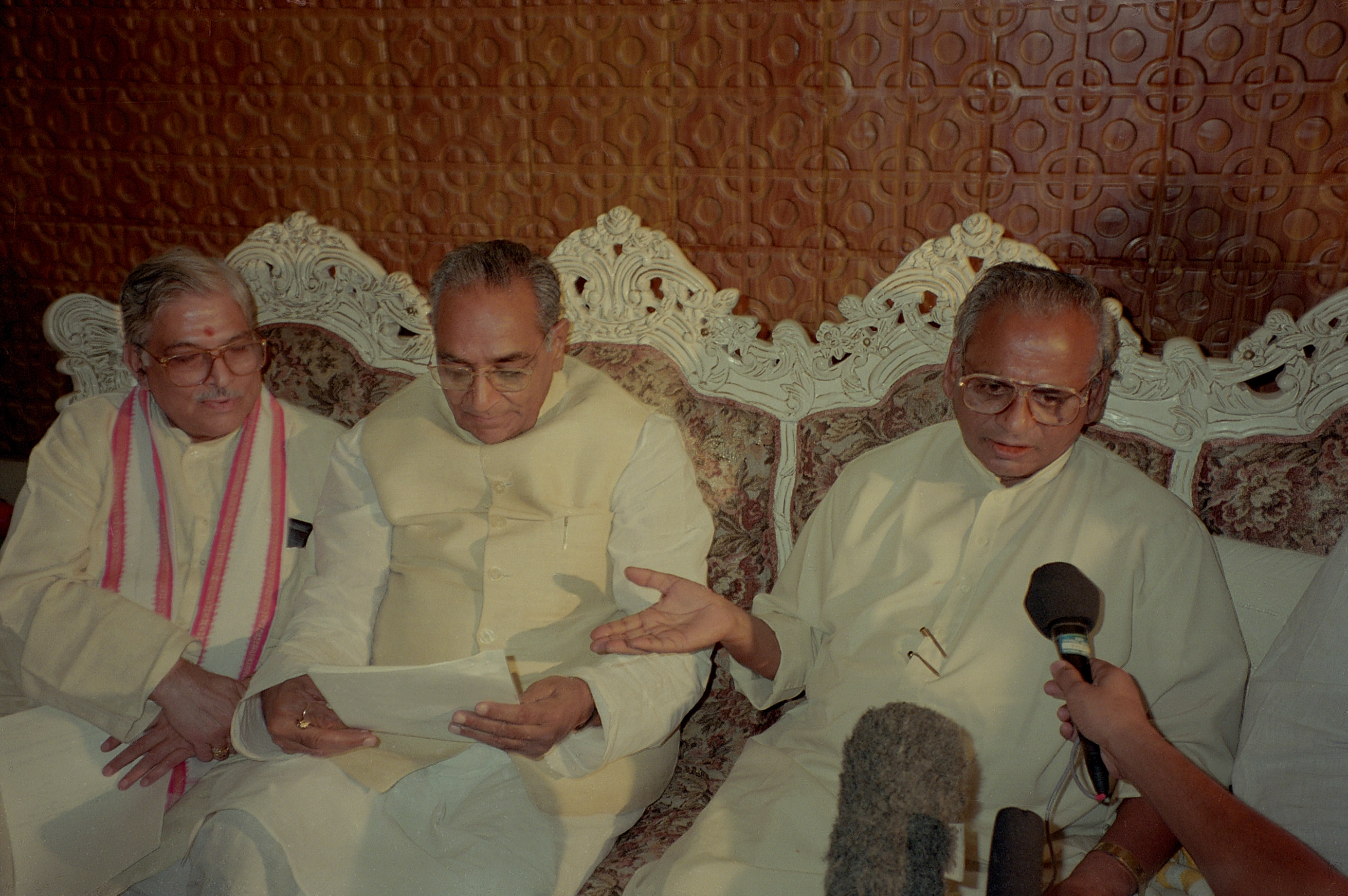 मोती लाल बोरा के साथ मुरली मनोहर जोशी और कल्याण सिंह.