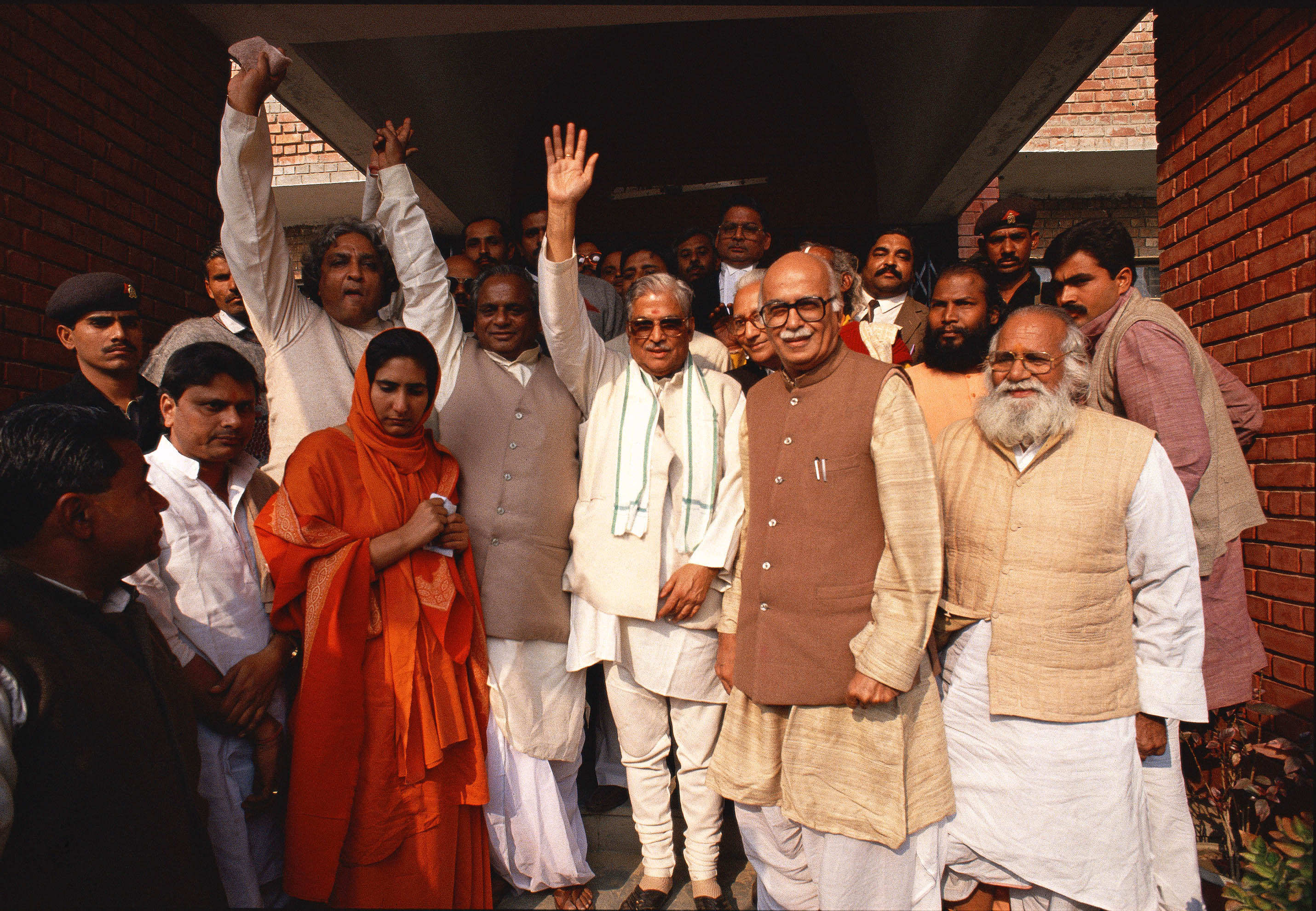 लाल कृष्ण आडवाणी, मुरली मनोहर जोशी, साध्वी ऋतम्भरा के साथ कल्याण सिंह