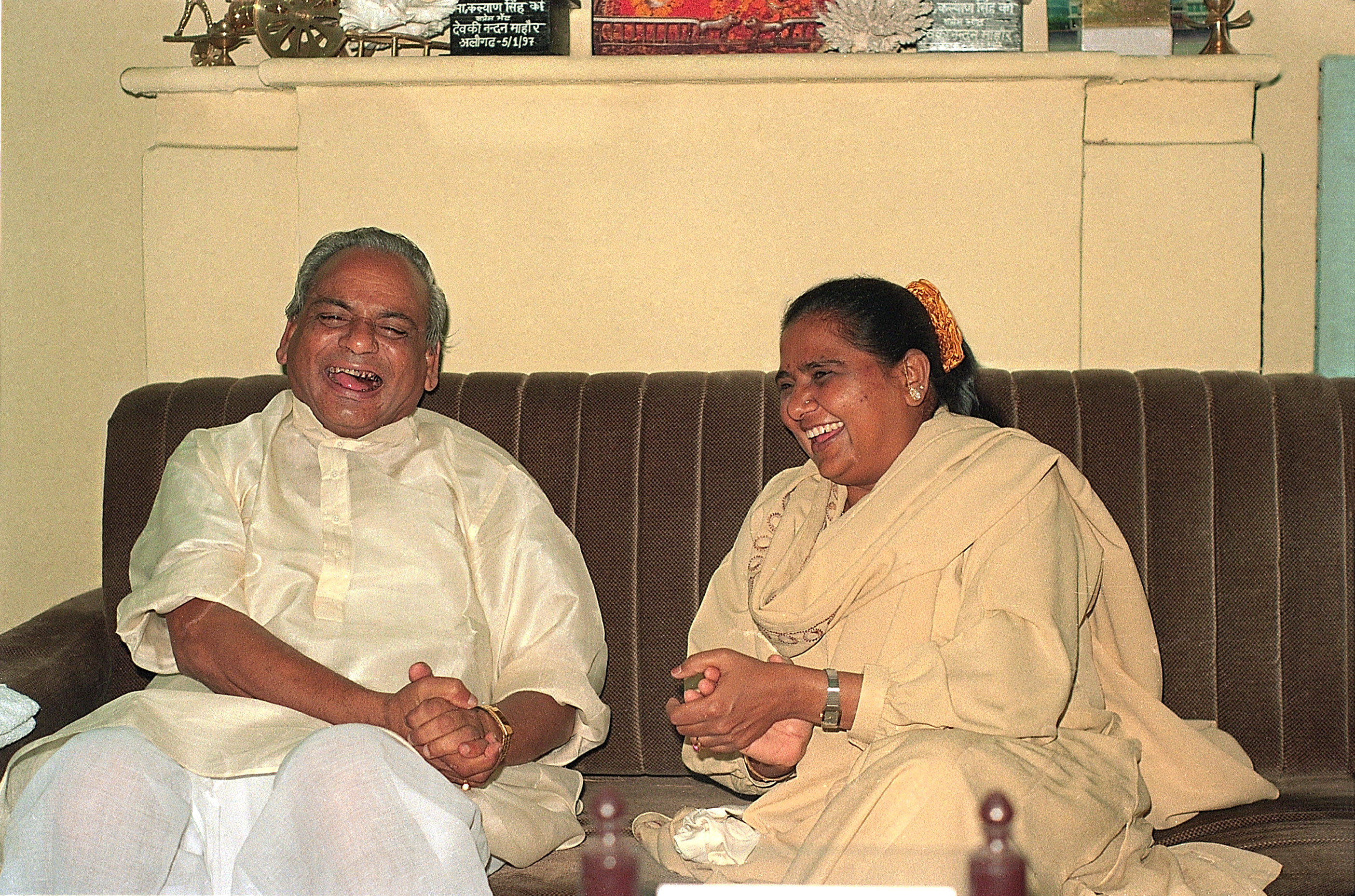बसपा प्रमुख मायावती के साथ कल्याण सिंह.