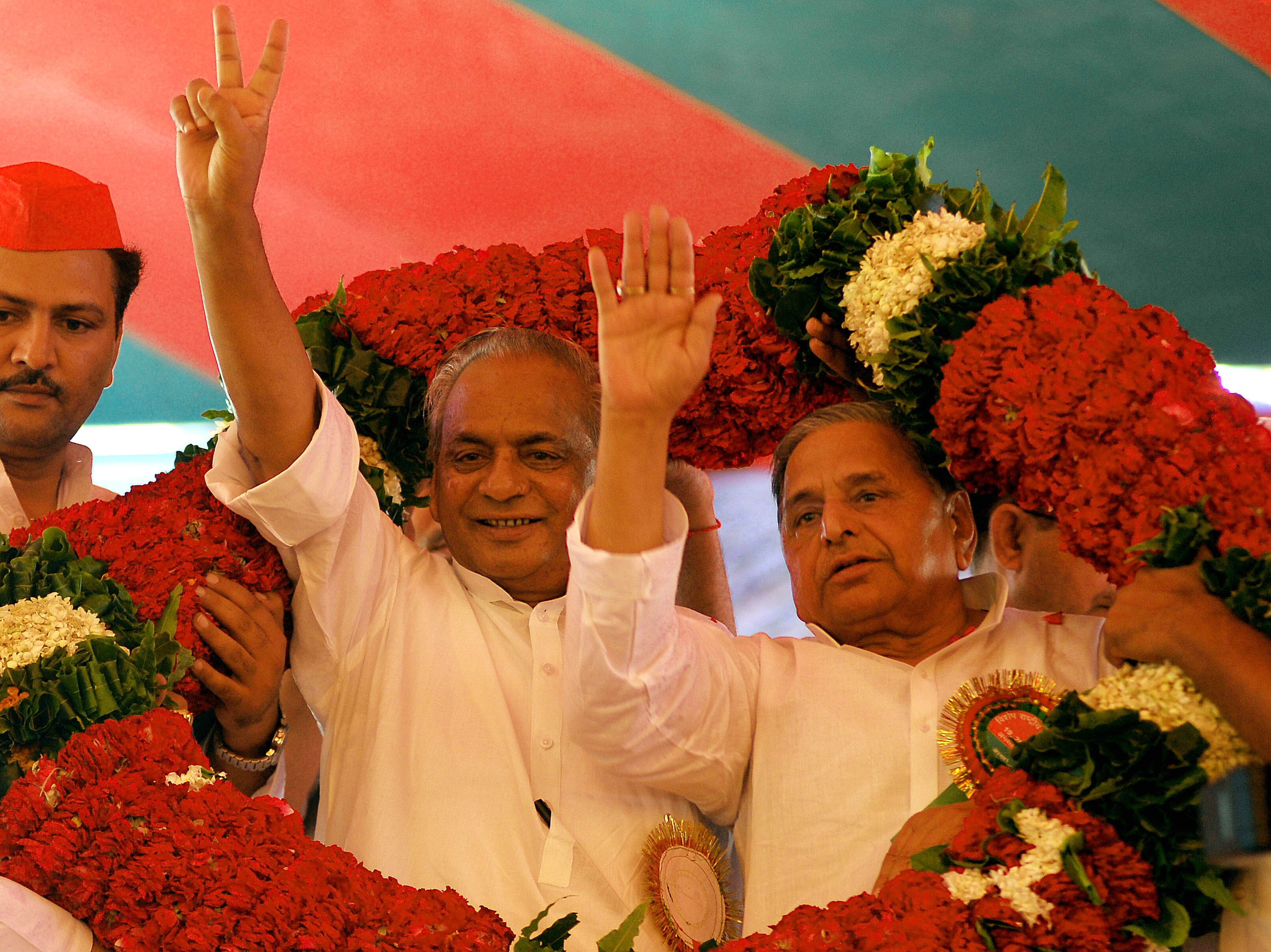 (फाइल फोटो- मुलायम सिंह यादव के साथ कल्याण सिंह)