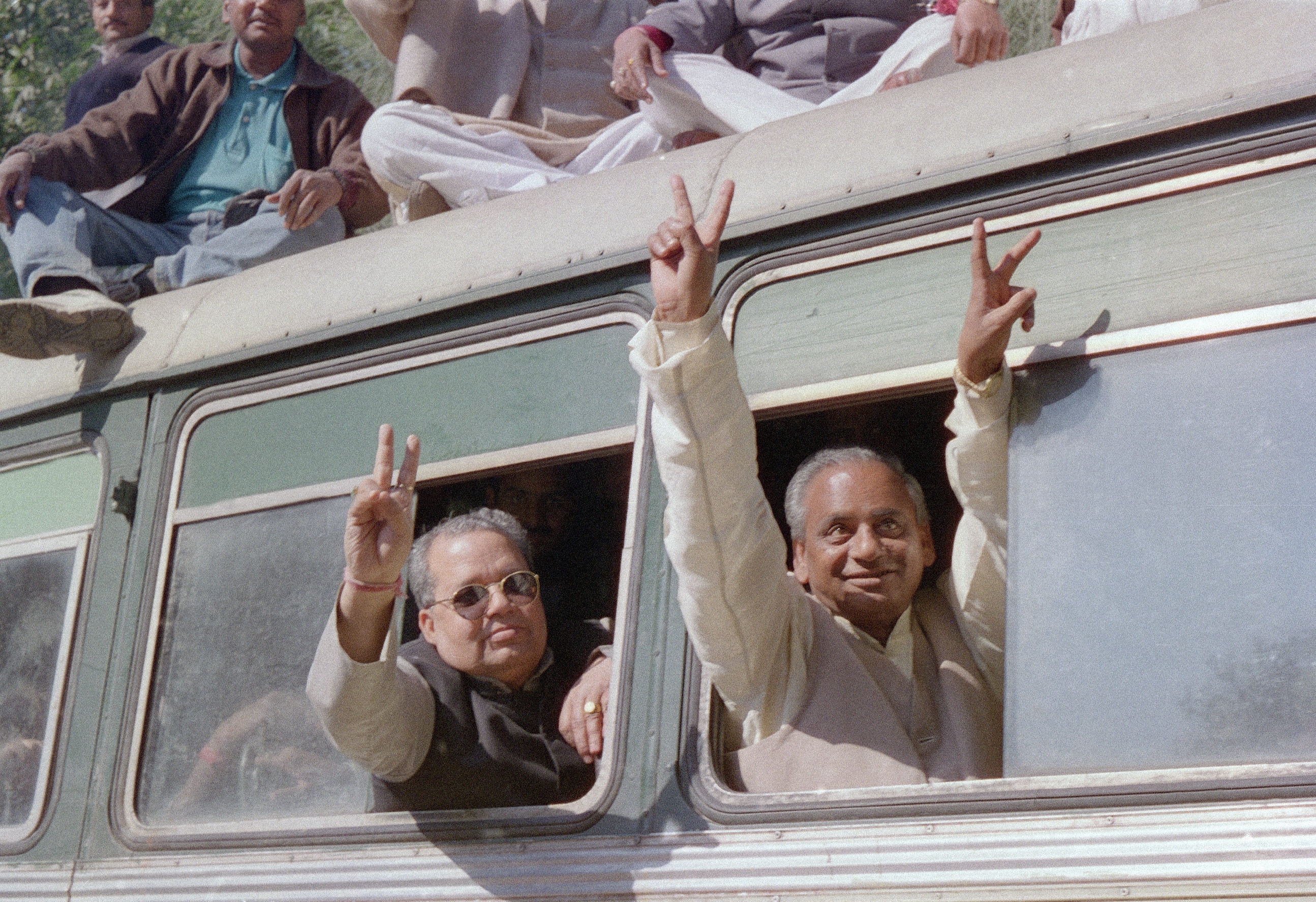 कलराज मिश्र के साथ कल्याण सिंह.