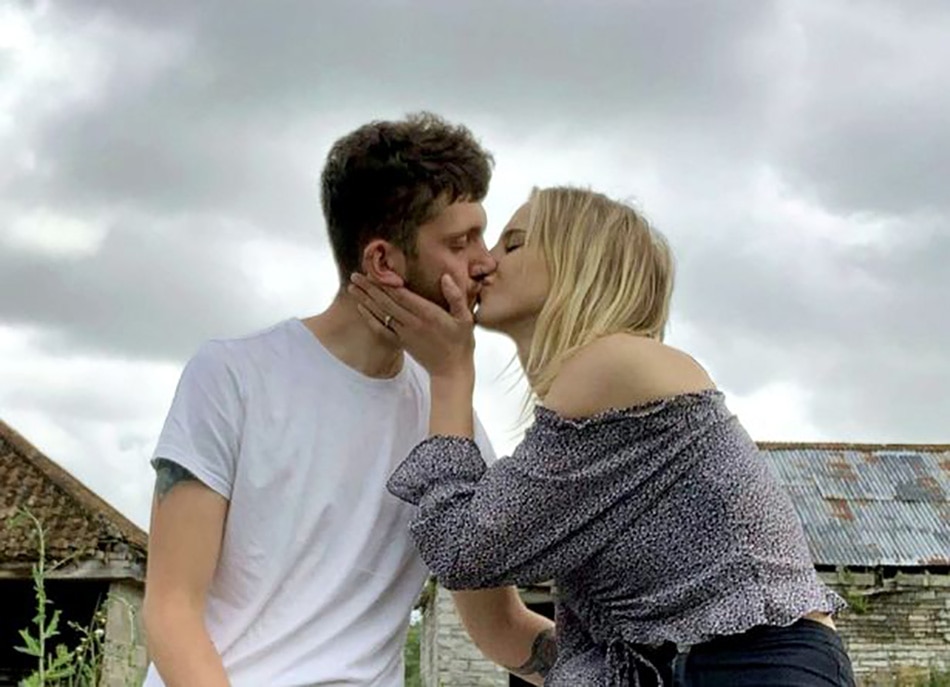 woman proposal on cow