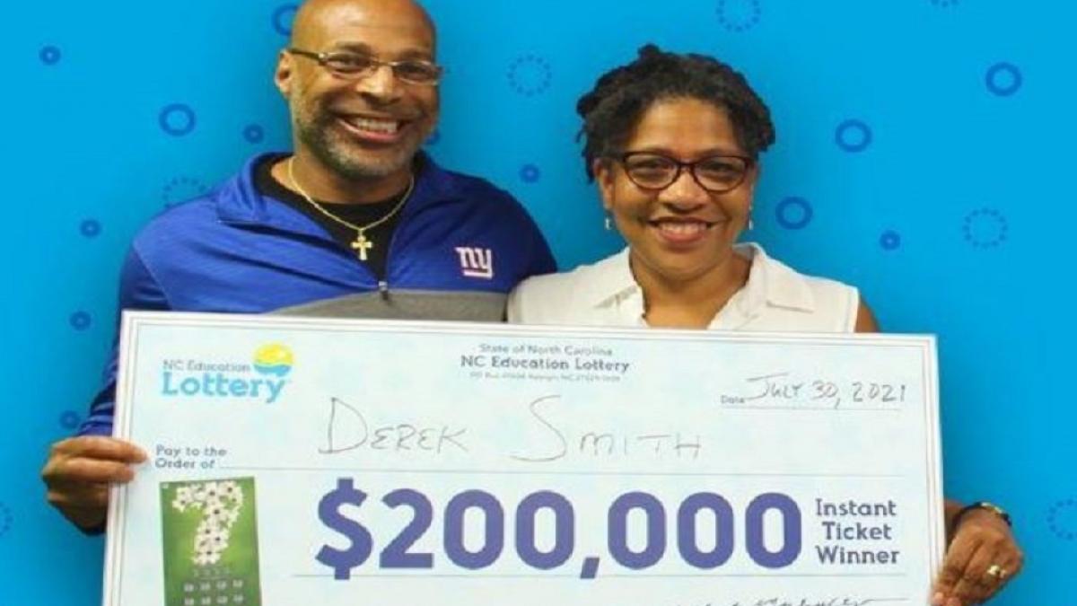 लॉटरी जीतने वाला शख्स