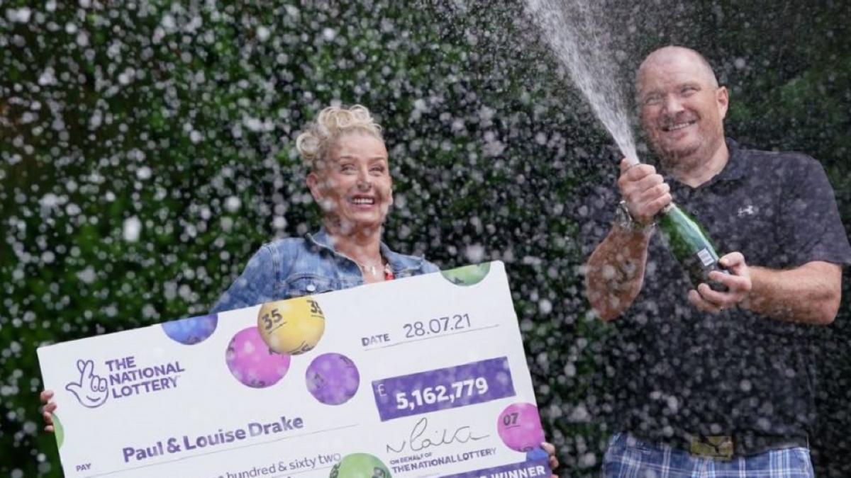 एक झटके में बदल गई नर्स की किस्मत, बन गई 45 करोड़ की मालकिन