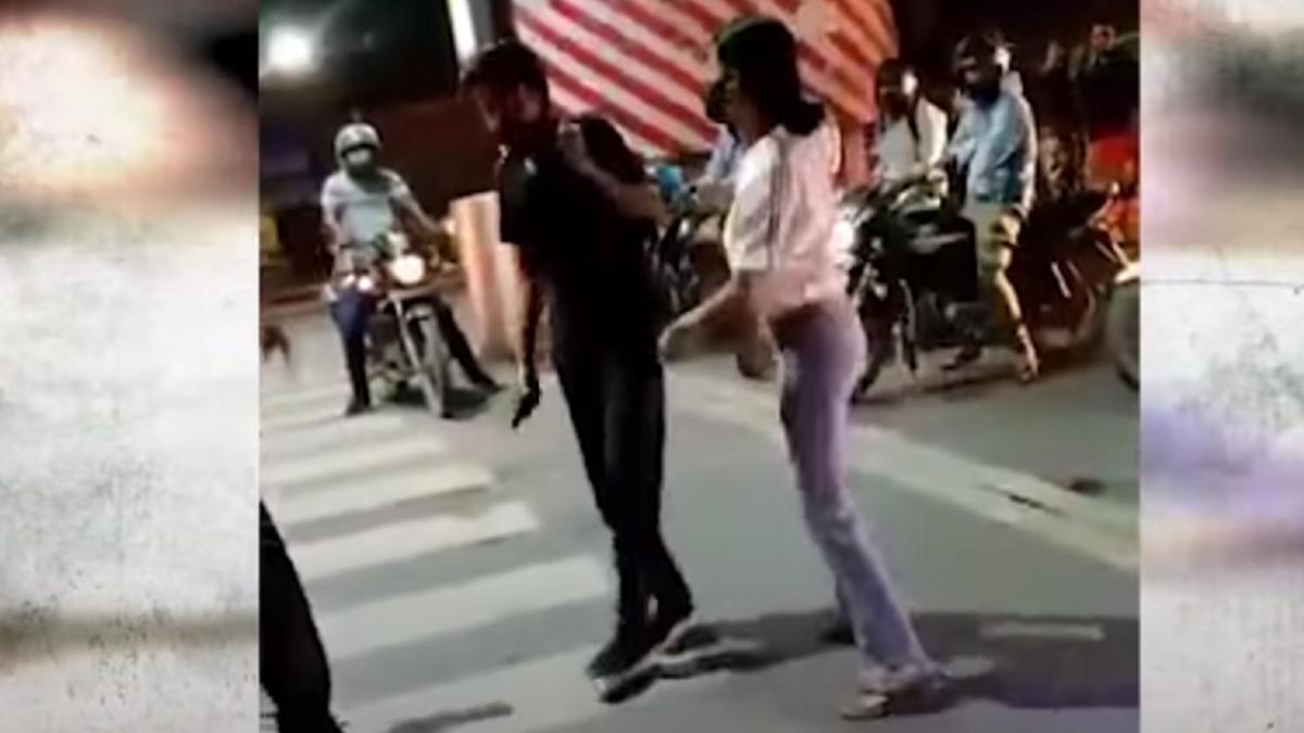 लड़की ने कैब ड्राइवर को बीच सड़क लगाए थे थप्पड़ 