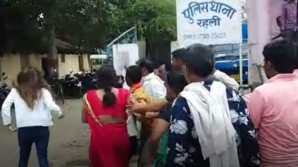 प्रेम विवाह को लेकर दोनों पक्षों में जमकर हुई मारपीट 