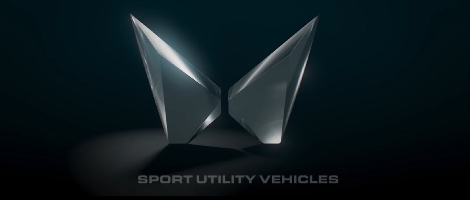 Mahindra XUV700 पर नया लोगो