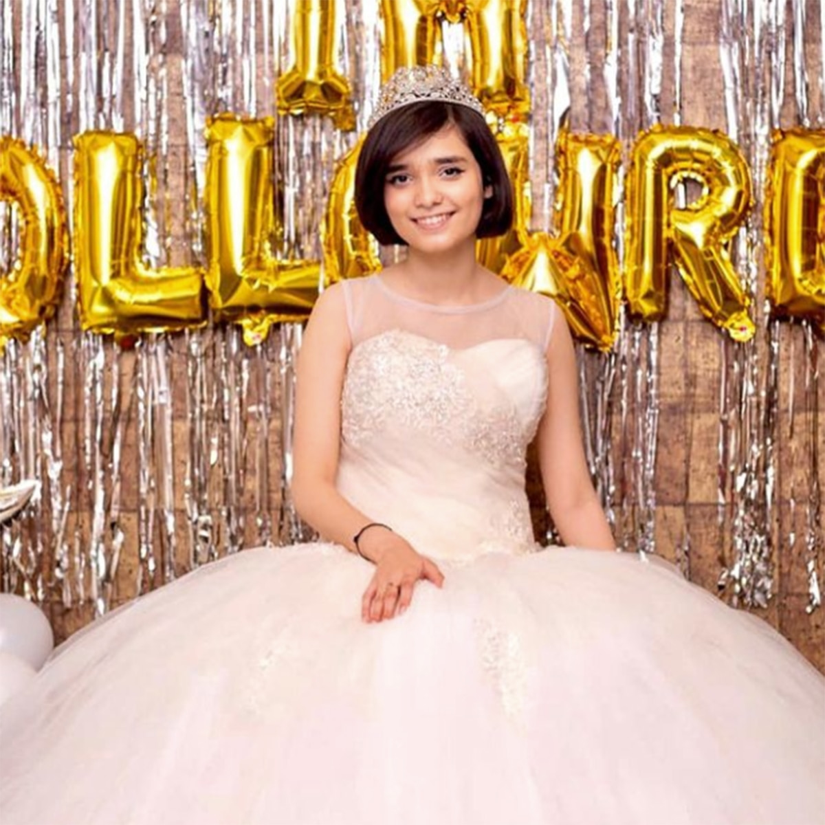 Meethika Dwivedi Instagram